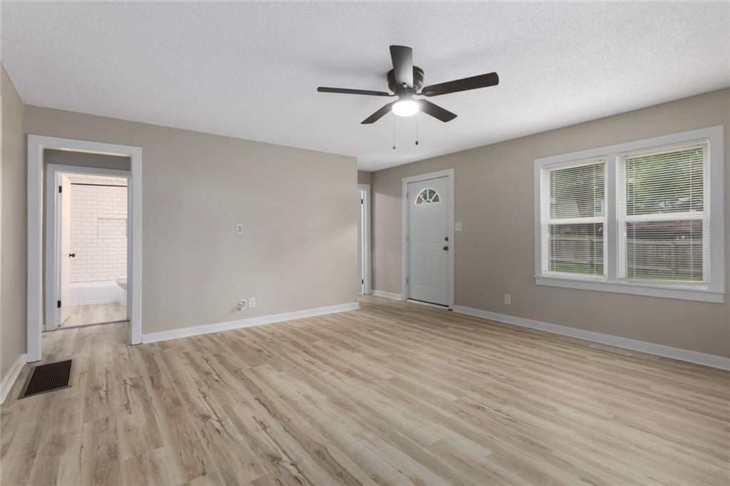 1400 E Hayward Avenue Property Photo 6