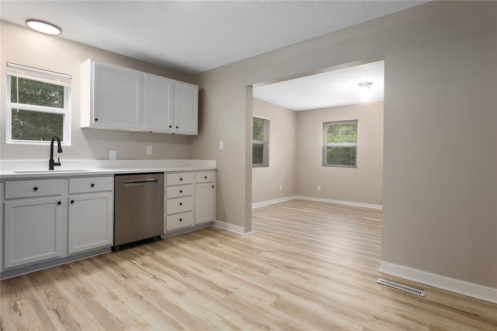 1400 E Hayward Avenue Property Photo 10