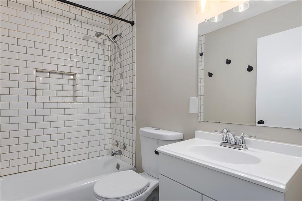 1400 E Hayward Avenue Property Photo 19