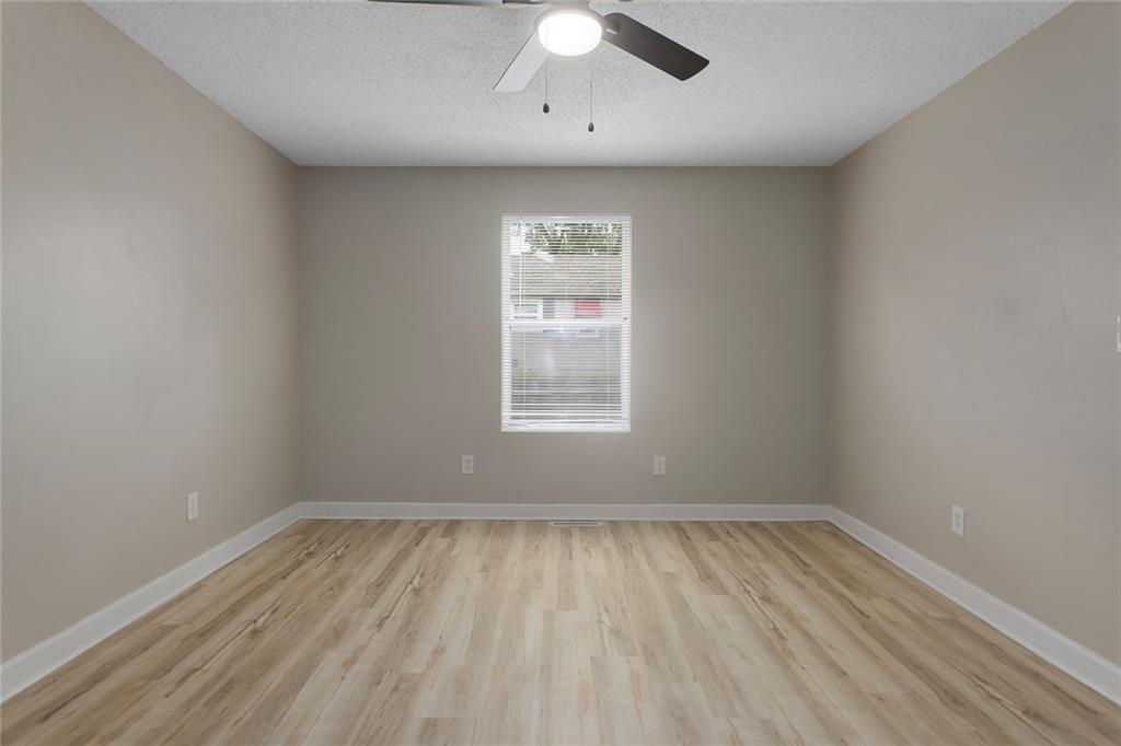 1400 E Hayward Avenue Property Photo 21