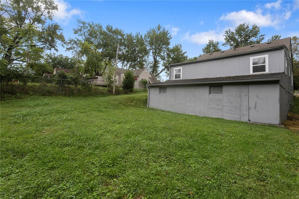 1400 E Hayward Avenue Property Photo 33