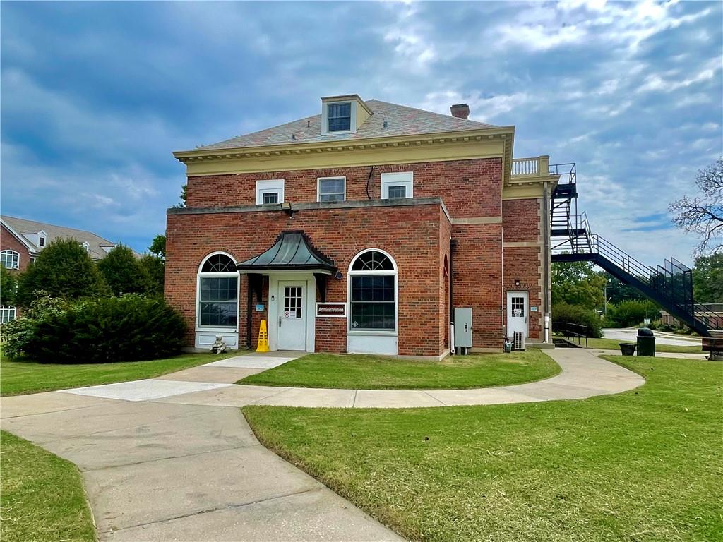 Admin Building, 8150 Wornall Road Property Photo 3