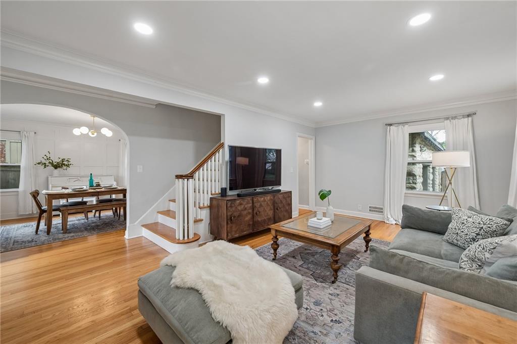 1216 W 73rd Street Property Photo 5