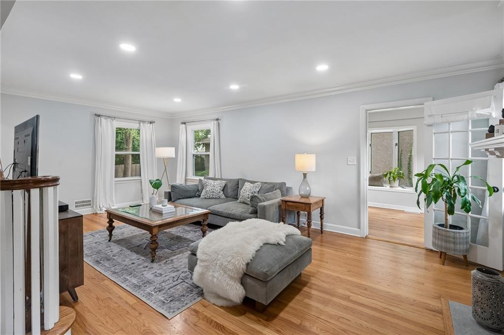 1216 W 73rd Street Property Photo 8