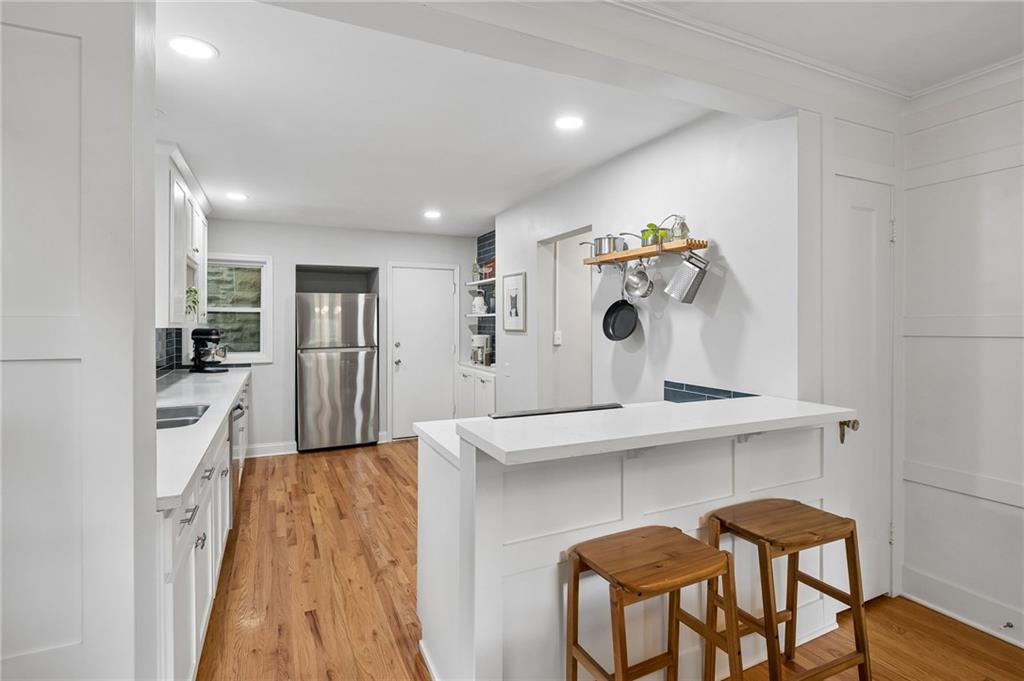 1216 W 73rd Street Property Photo 12