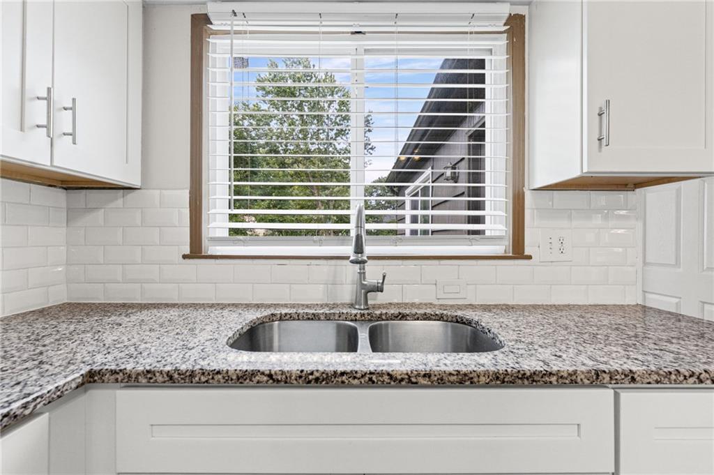 11804 Lawndale Avenue Property Photo 8