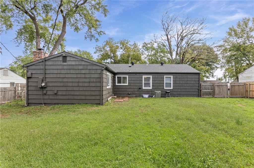 11804 Lawndale Avenue Property Photo 23