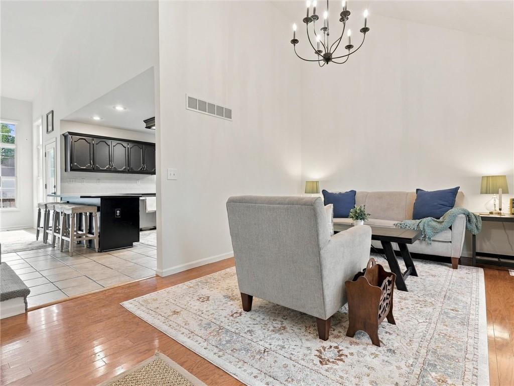 1711 Sunset Drive Property Photo 4