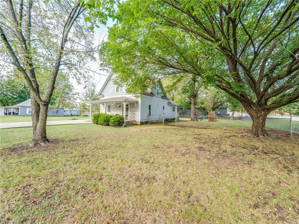 113 N Bradley Street Property Photo 27