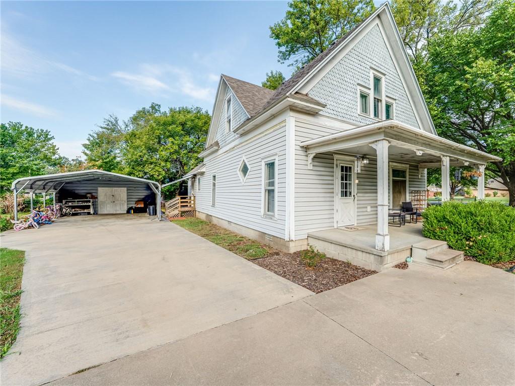 113 N Bradley Street Property Photo 34