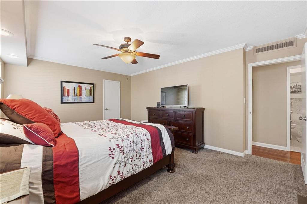 310 W 49th Street Property Photo 18