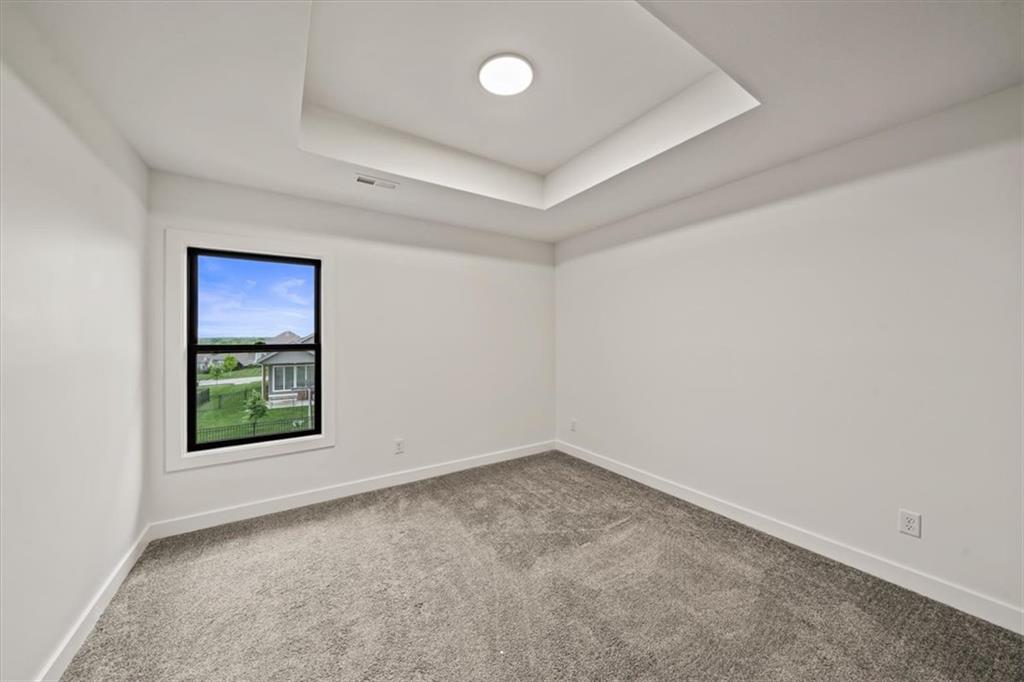 4709 Ne Freehold Drive Property Photo 23