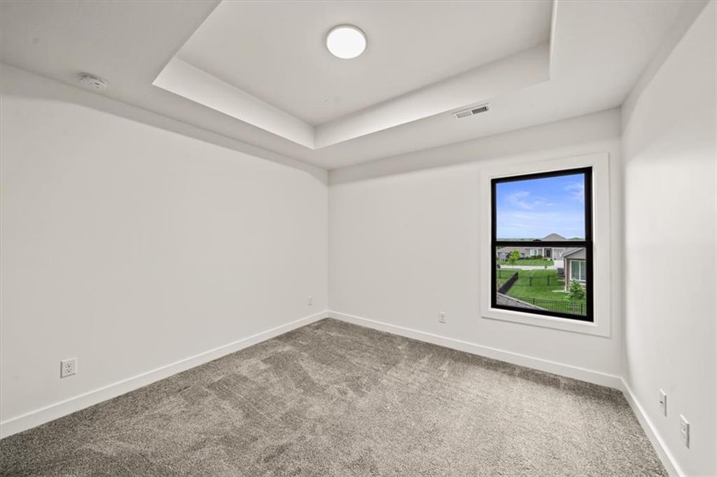 4709 Ne Freehold Drive Property Photo 26