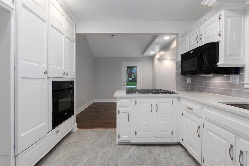 12816 Winchester Avenue Property Photo 7