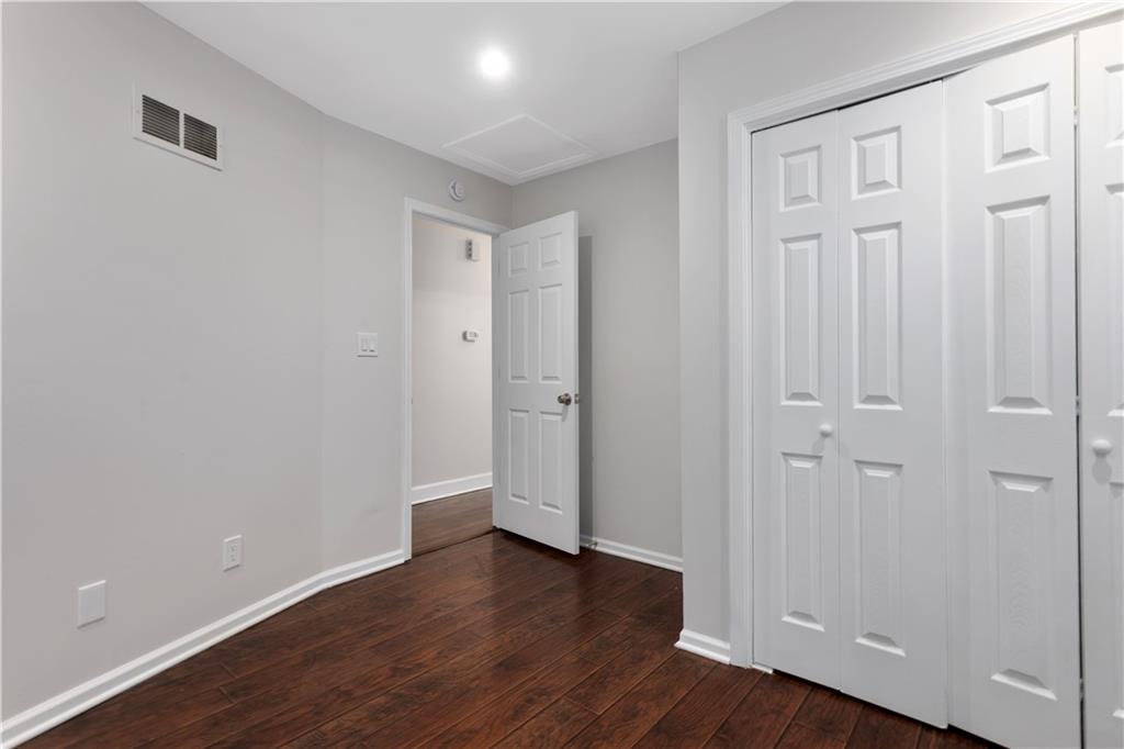 12816 Winchester Avenue Property Photo 9