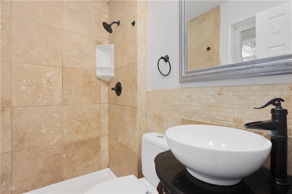 12816 Winchester Avenue Property Photo 10