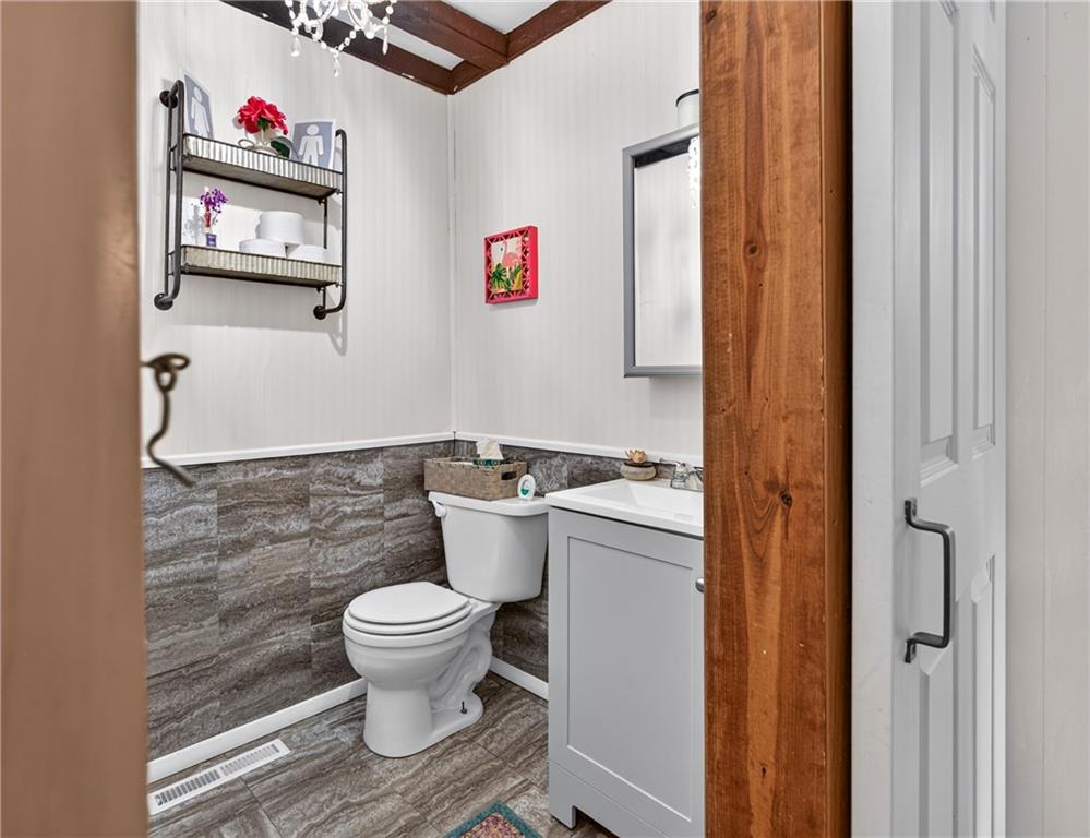 122 W Carlton Street Property Photo 23