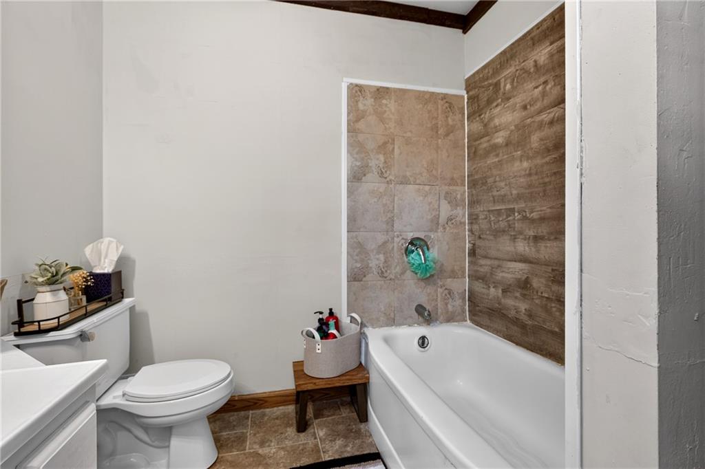 122 W Carlton Street Property Photo 27