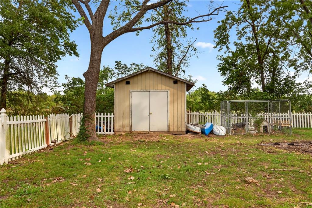 122 W Carlton Street Property Photo 33