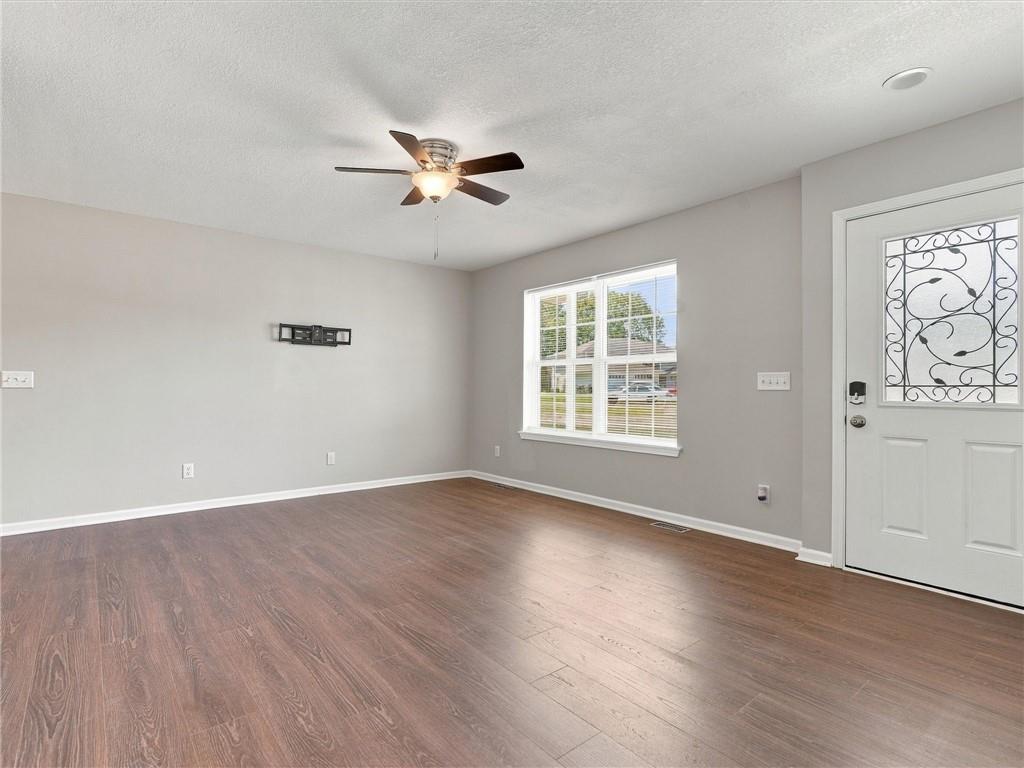 314 E 17th Street Property Photo 5