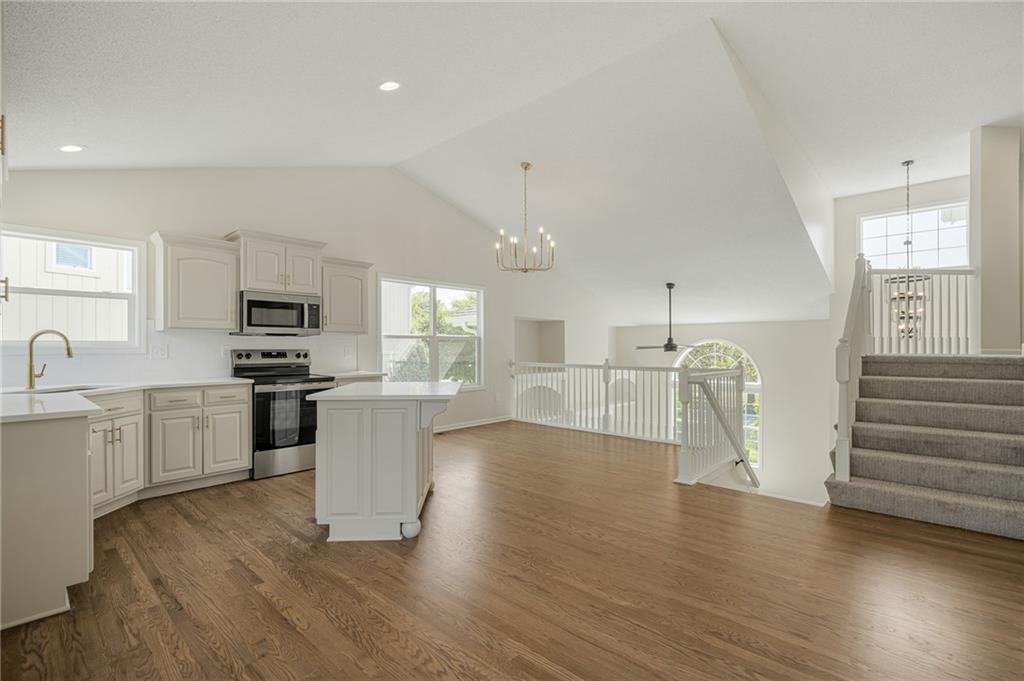 16664 W 155th Terrace Property Photo 8