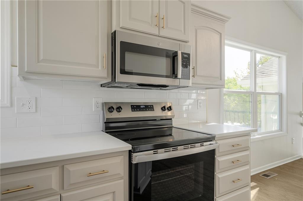 16664 W 155th Terrace Property Photo 11