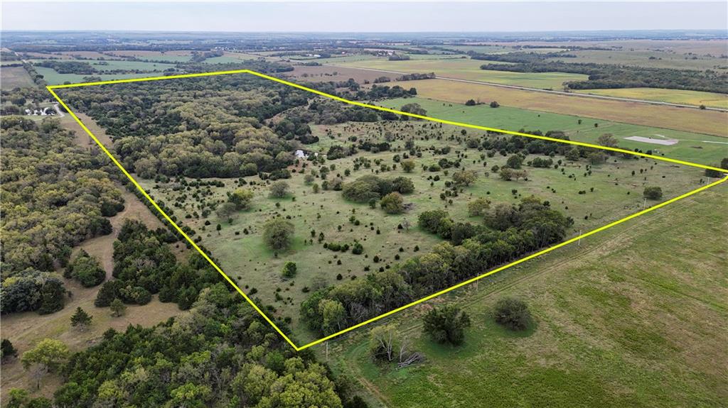 22102 75 Highway Property Photo 1