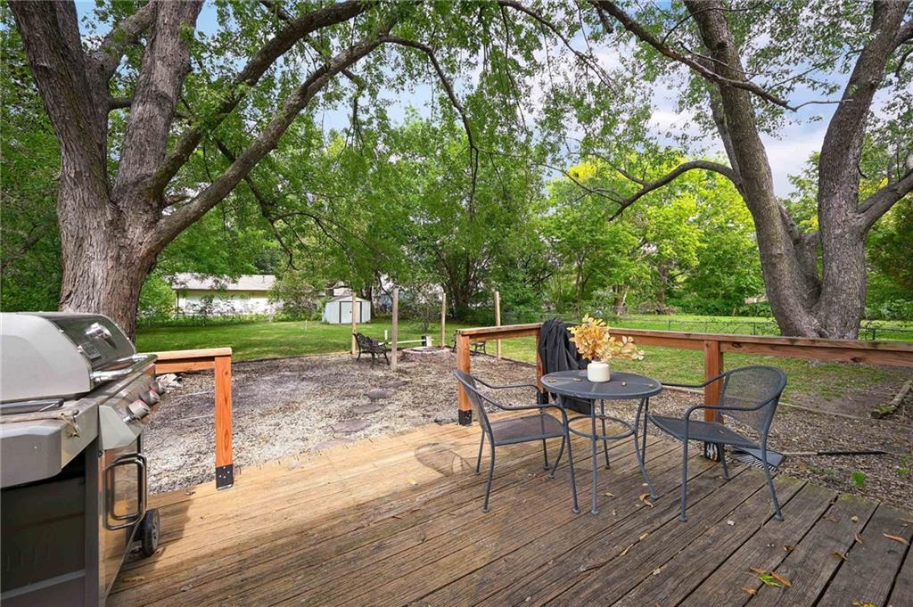 360 S Peculiar Drive Property Photo 17