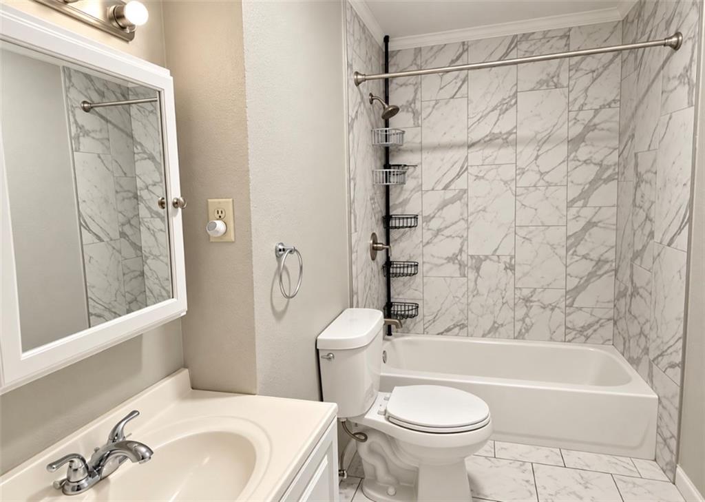 1524 N Seminole Drive Property Photo 9