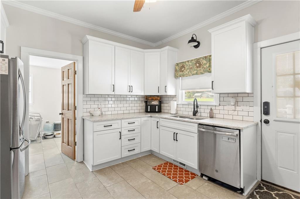 328 S Ash Street Property Photo 11