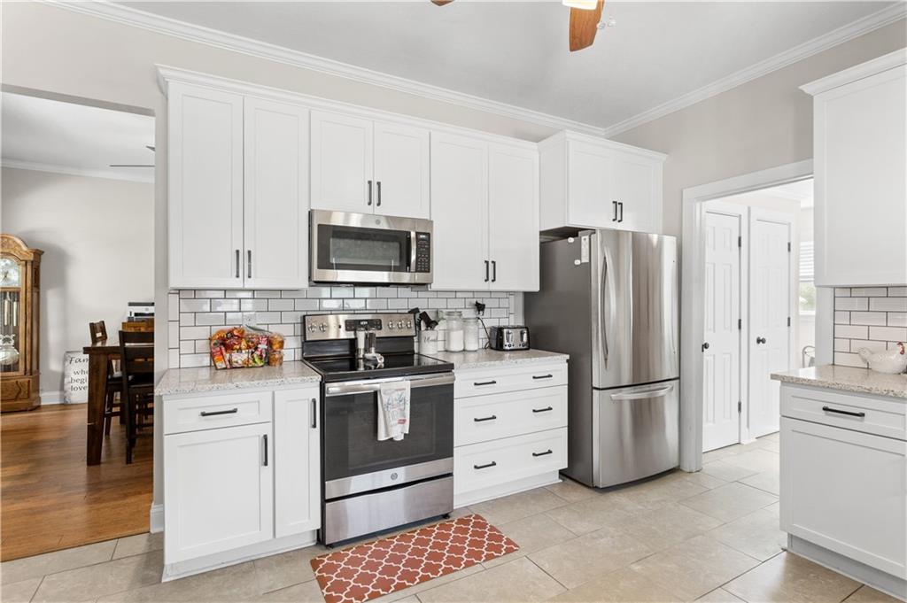 328 S Ash Street Property Photo 18
