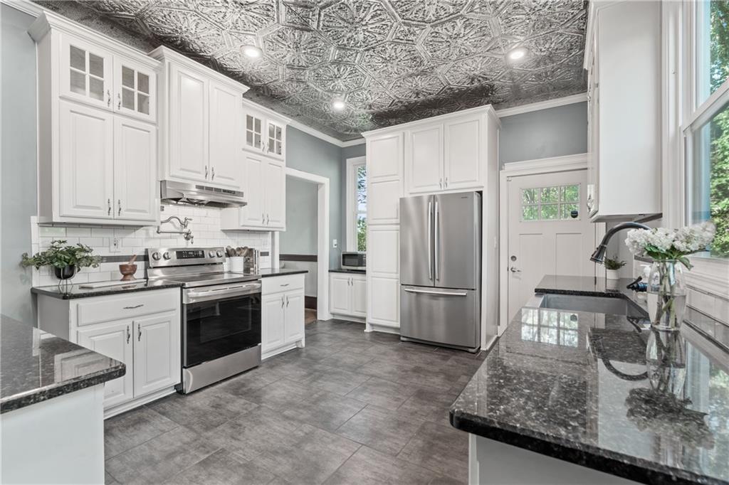 2406 Brooklyn Avenue Property Photo 15
