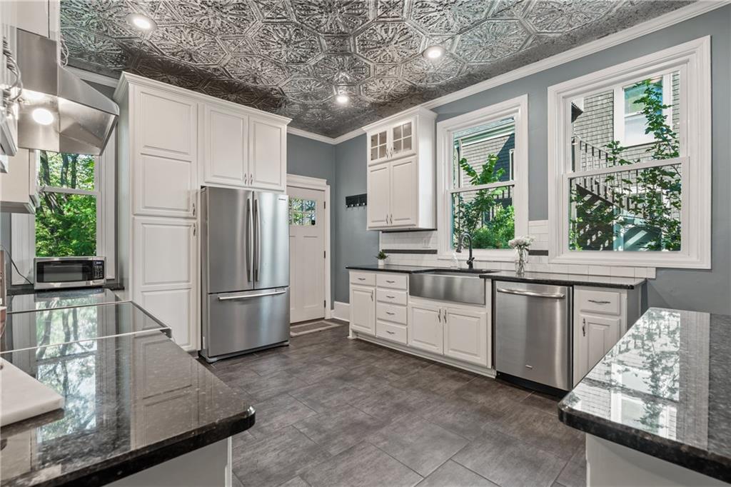 2406 Brooklyn Avenue Property Photo 16