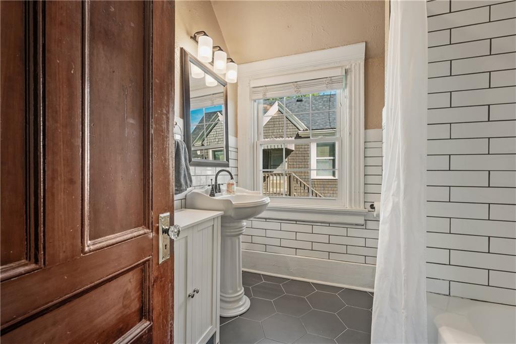 2406 Brooklyn Avenue Property Photo 22