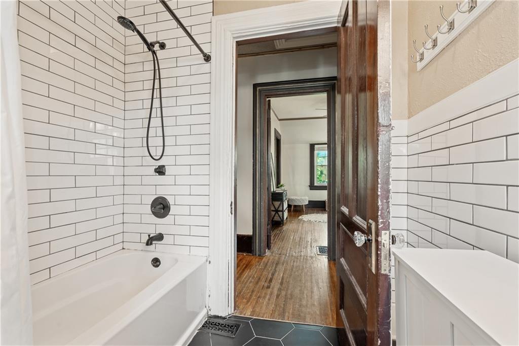 2406 Brooklyn Avenue Property Photo 23