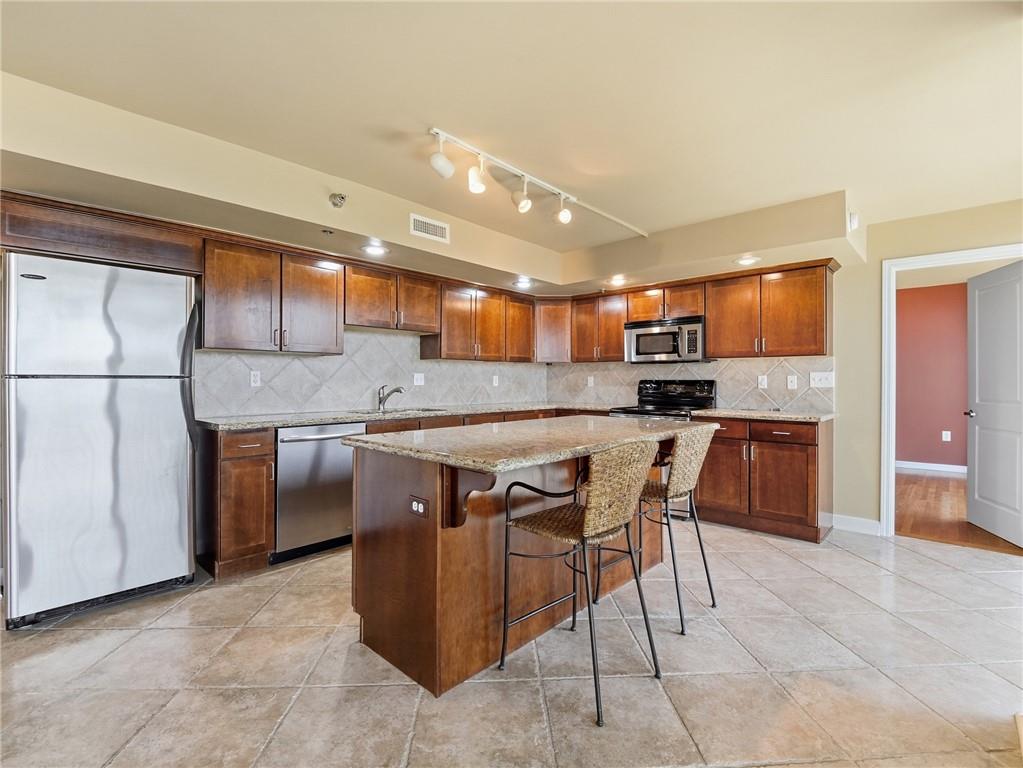 600 E Admiral Boulevard Property Photo 8