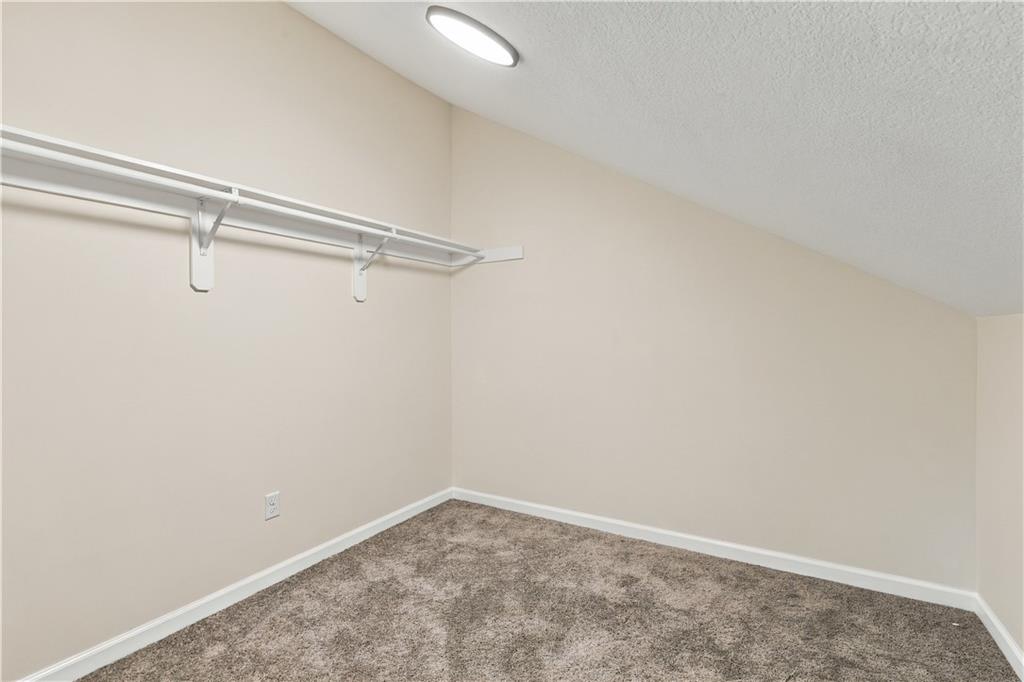 530 Park Avenue Property Photo 23