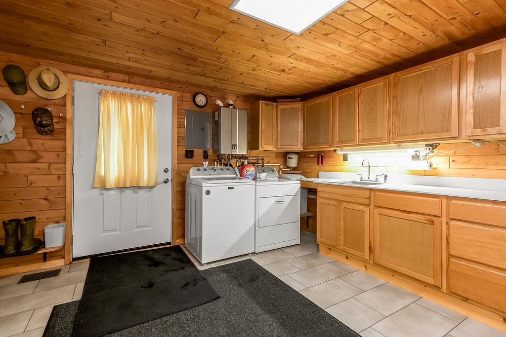 22151 Hand Road Property Photo 10