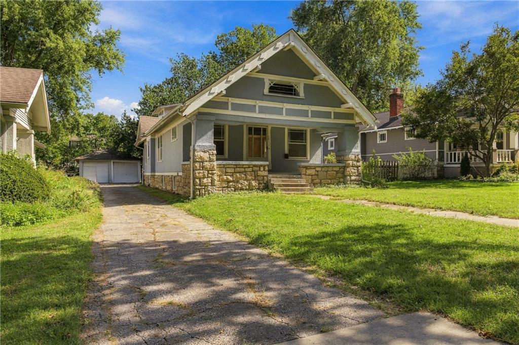 5817 Oak Street Property Photo 2