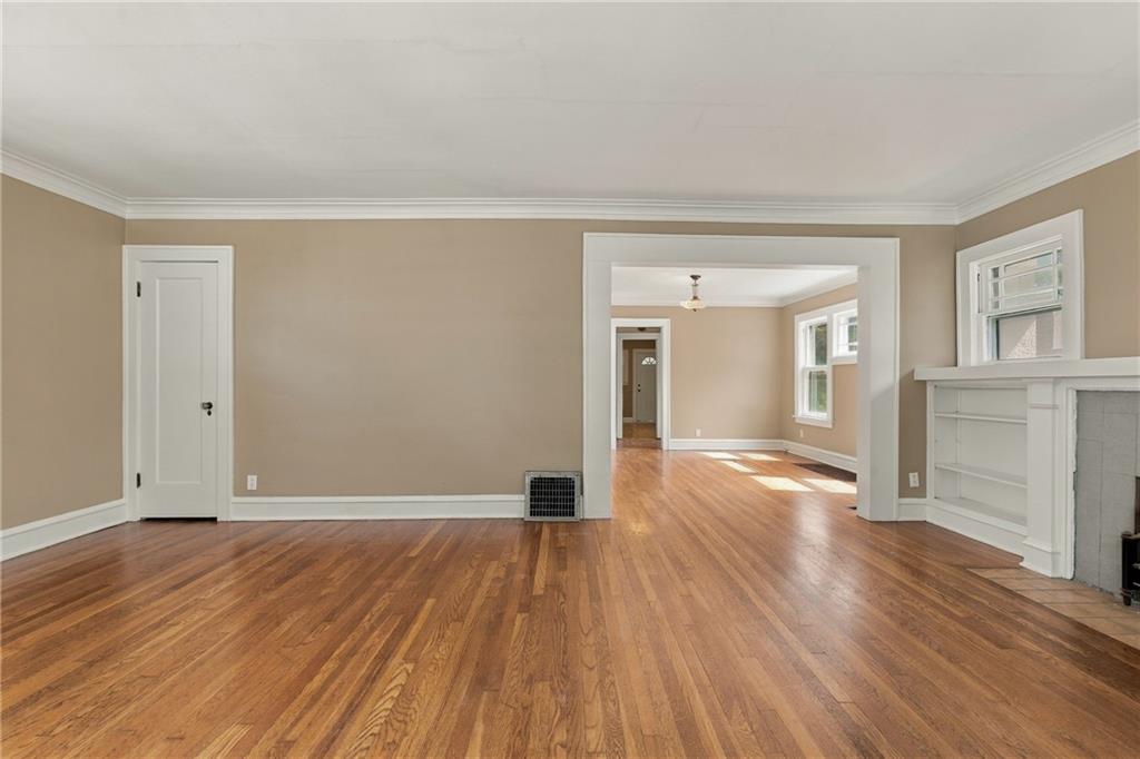 5817 Oak Street Property Photo 3