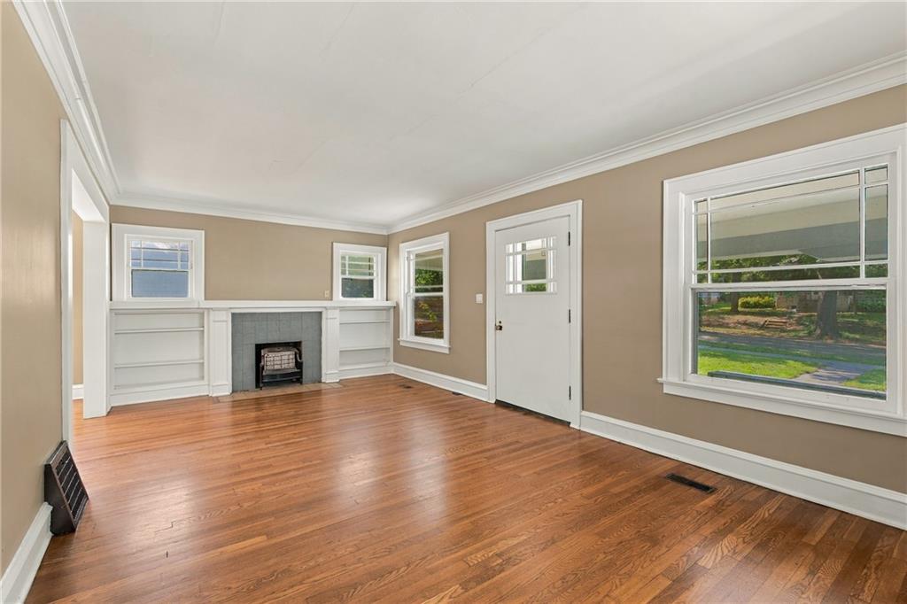 5817 Oak Street Property Photo 4