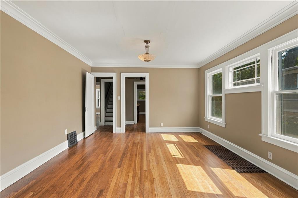 5817 Oak Street Property Photo 6