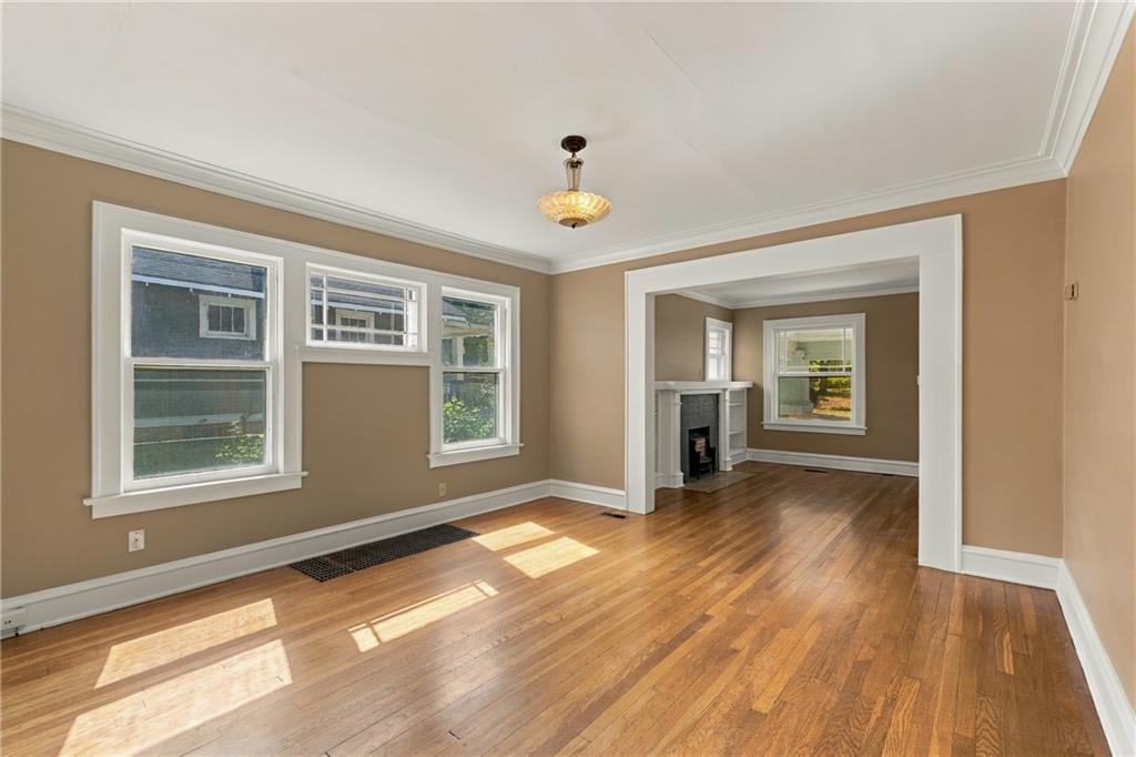 5817 Oak Street Property Photo 7