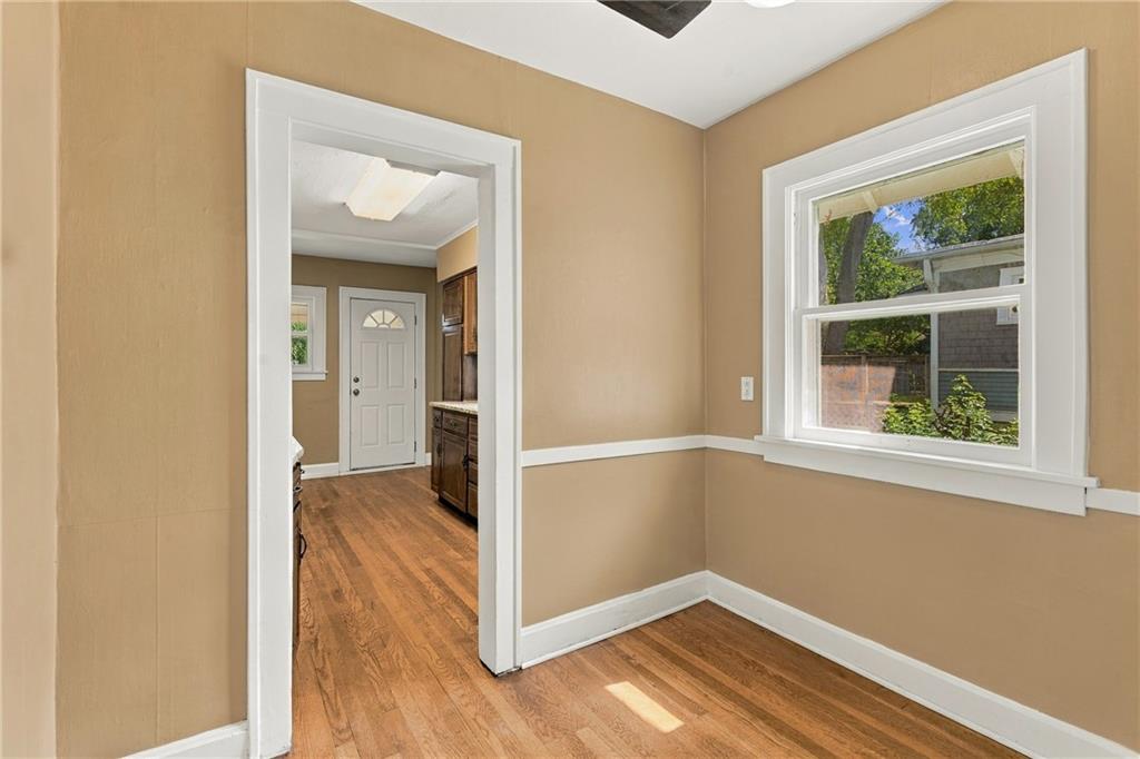 5817 Oak Street Property Photo 9