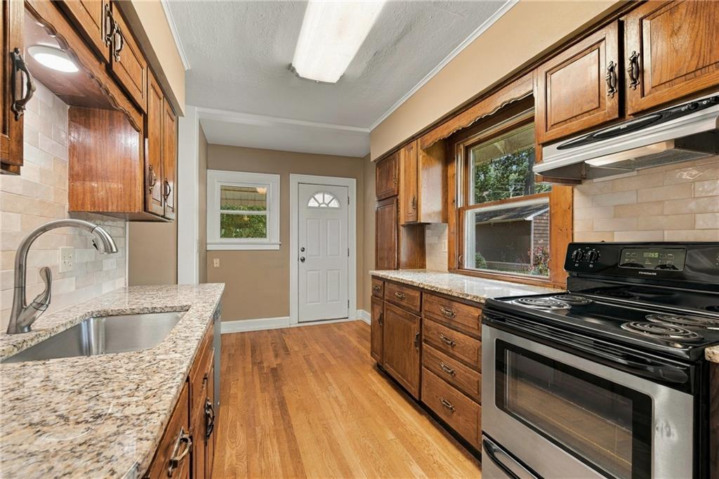 5817 Oak Street Property Photo 10