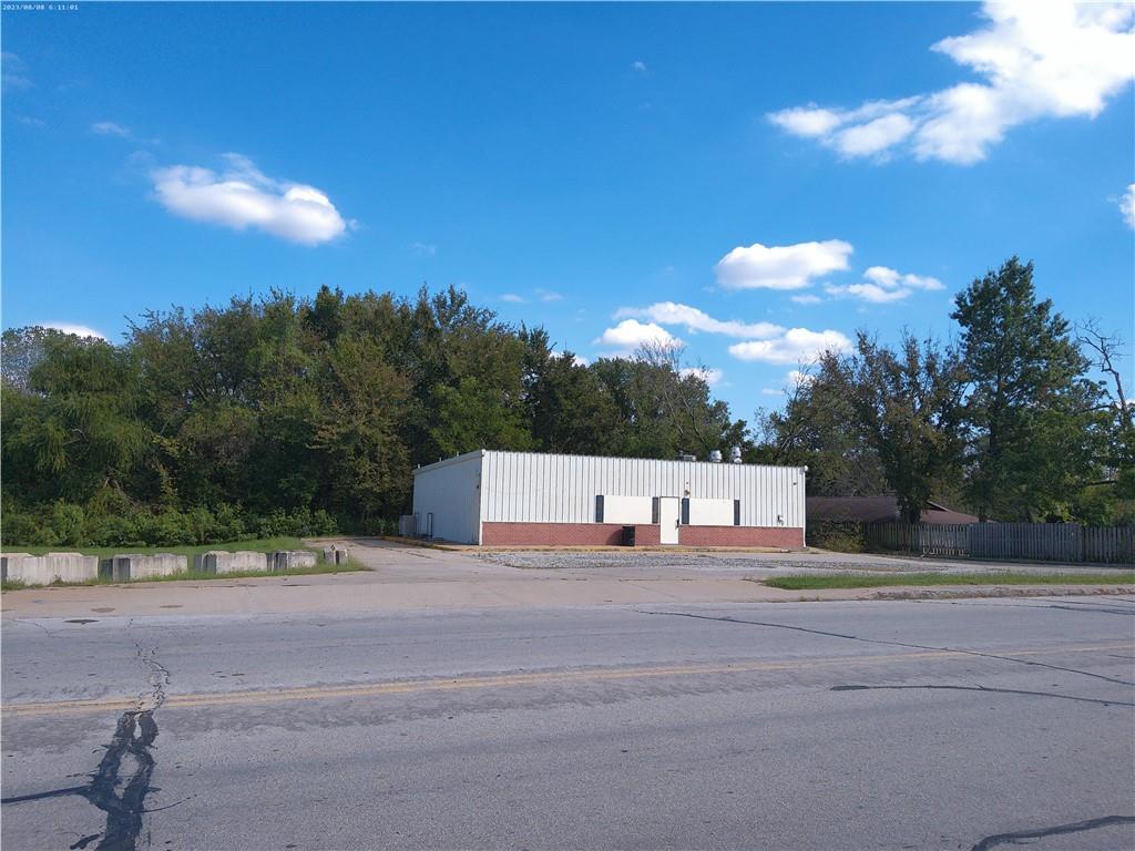 119 N Hospital Drive Property Photo 3