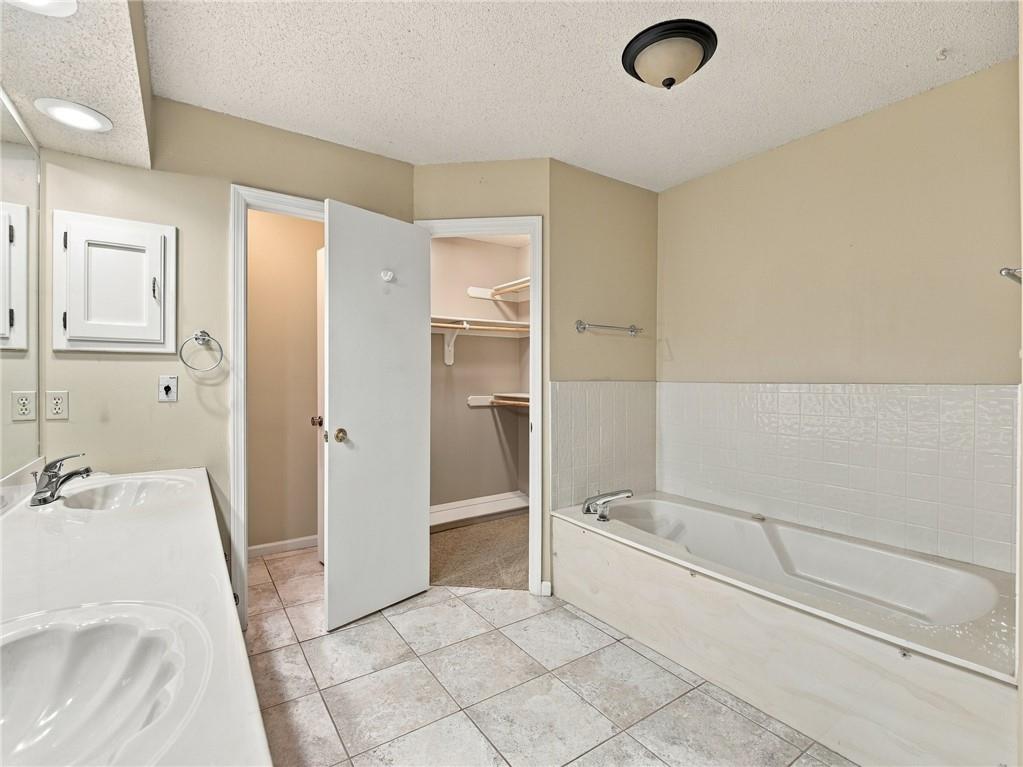 11049 W 97th Circle Property Photo 19