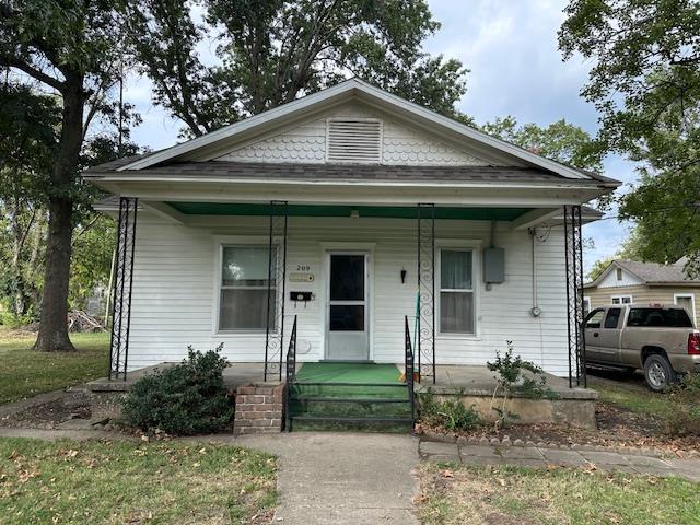 209 S Carbon Street Property Photo 1