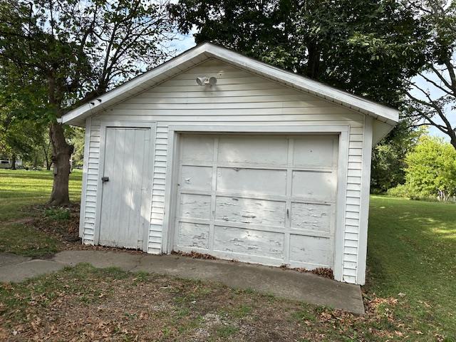 209 S Carbon Street Property Photo 8