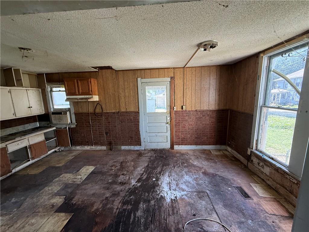 503 Benton Avenue Property Photo 3